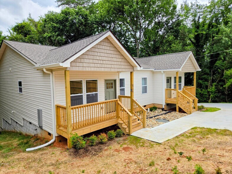 Building Photo - 5724 Wallwood Rd