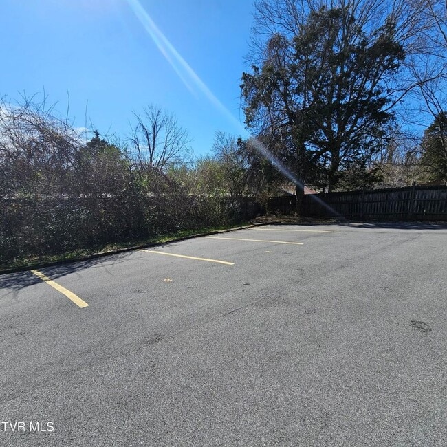Building Photo - Modern 2-bedroom, 2 bathroom apartment convienent location