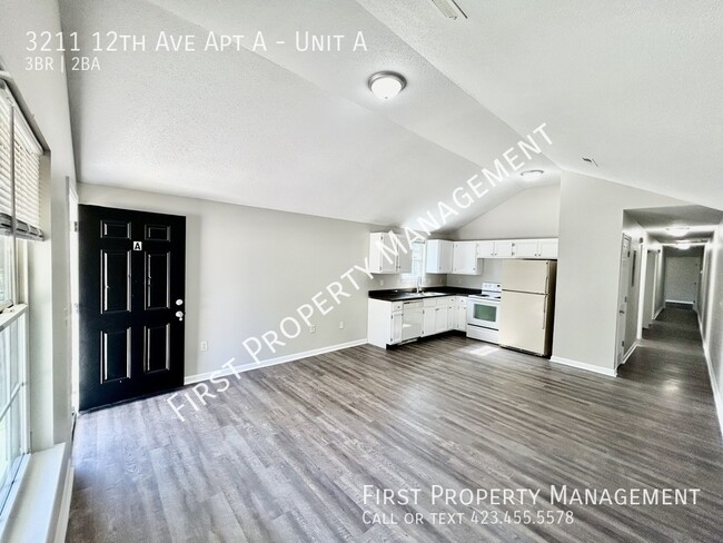 Building Photo - Newly Renovated 3Bed/2Bath Duplex: Central...