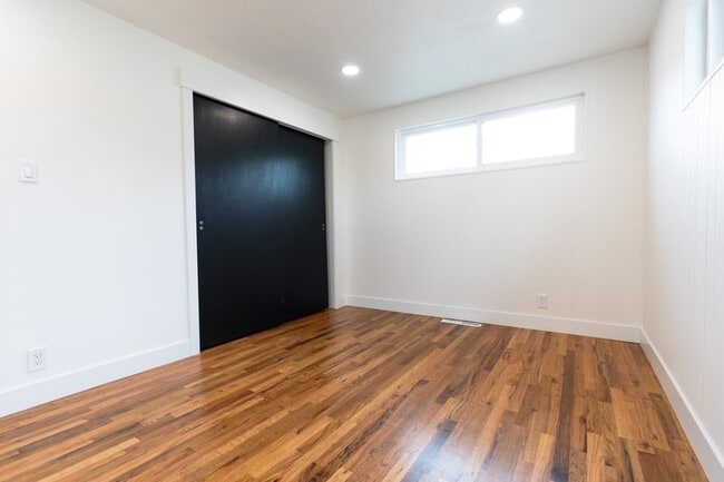 Building Photo - 1409 E 8425 S
