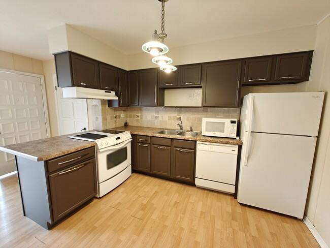 Building Photo - 1296 E Washington St