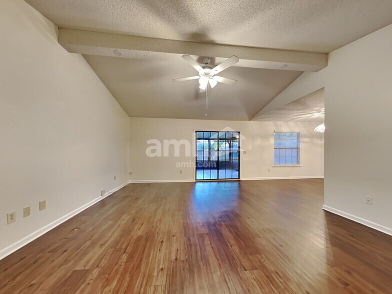 Building Photo - 8016 Queensferry Ln