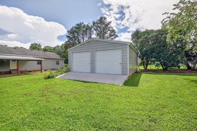 Building Photo - 2504 Angelyn Dr