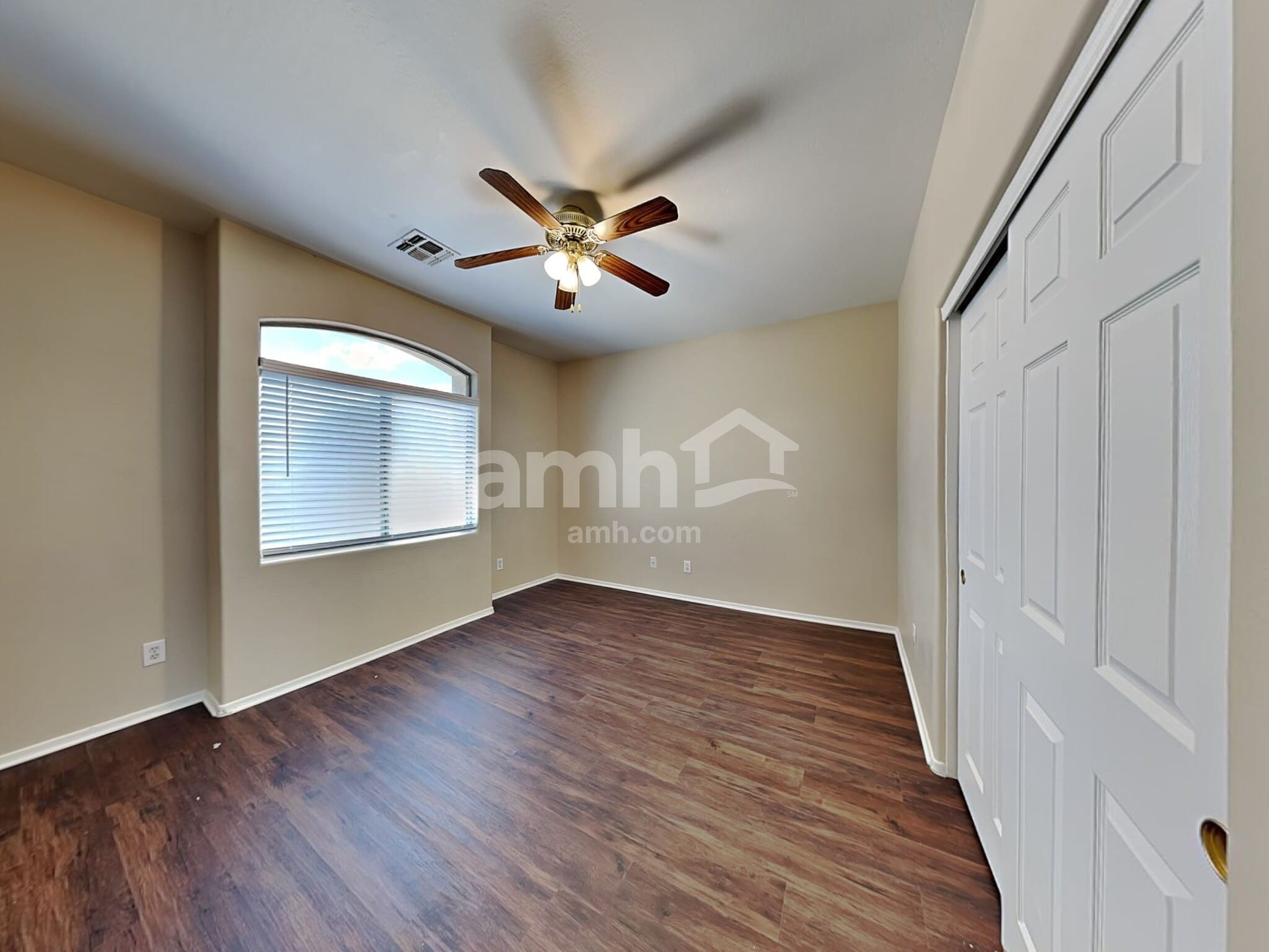 Building Photo - 5202 W Sunland Ave