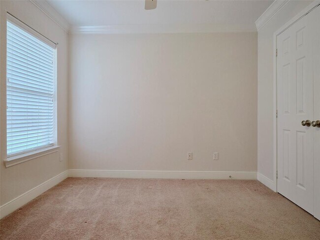 Building Photo - 10611 Alex Dr