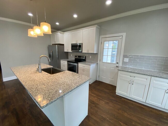 Building Photo - Beautiful 3/2 in Speegleville