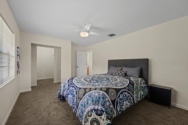 Building Photo - 3306 Fargo Ave