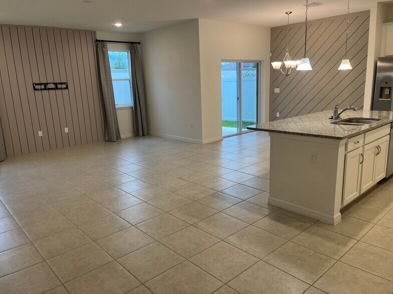 Building Photo - 1658 Blue Lagoon Cir