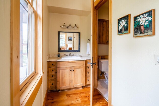 Building Photo - 66 Mountain Loop Rd