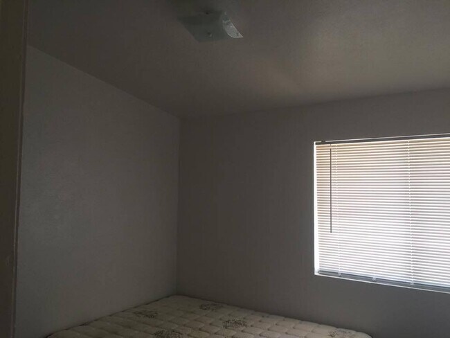 Building Photo - House for rent