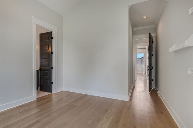 Building Photo - BEAUTIFUL CUSTOM BUILT HOME. 12 SOUTH ACRO...