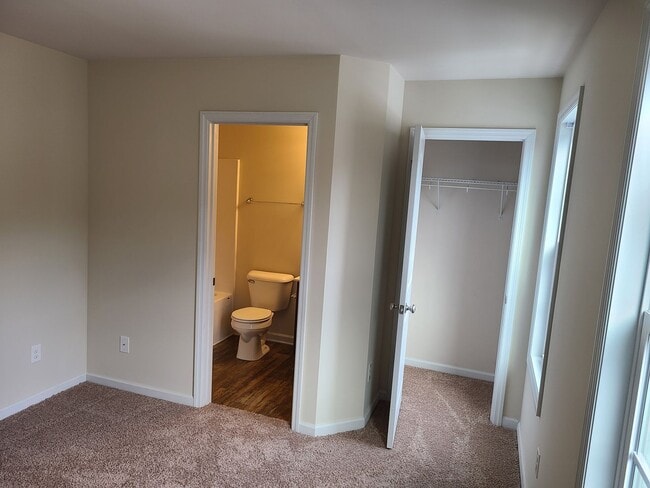 Building Photo - 2 bedroom, 2.5 bath unfurnished townhouse in Holly Ridge - Beacon Woods Community