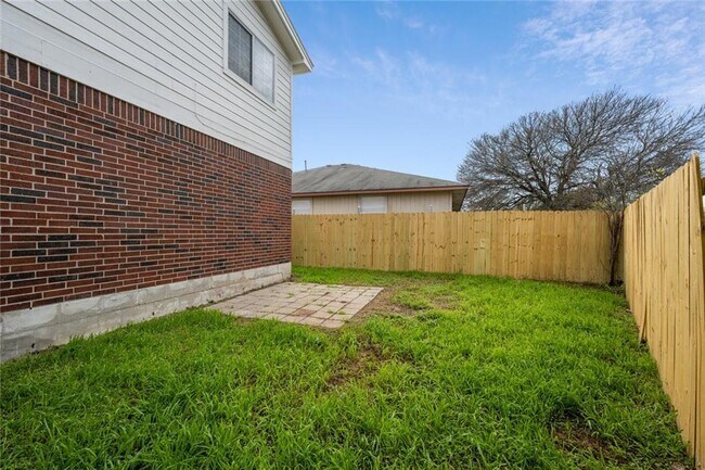 Building Photo - 203 Tamara Dr