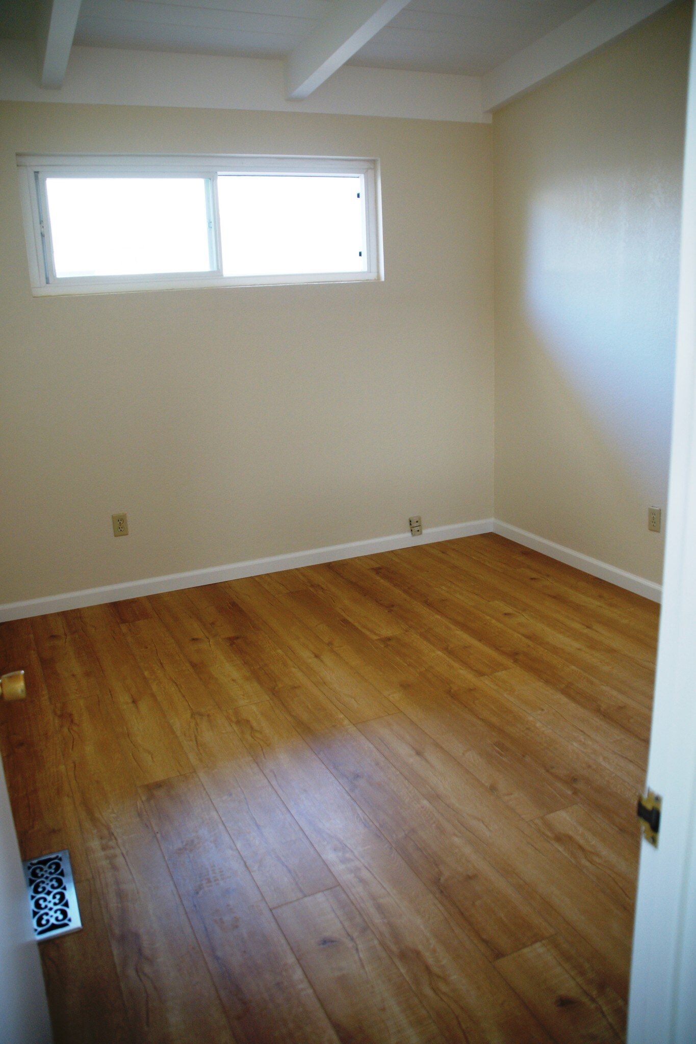 Building Photo - 220 Shoreview Dr