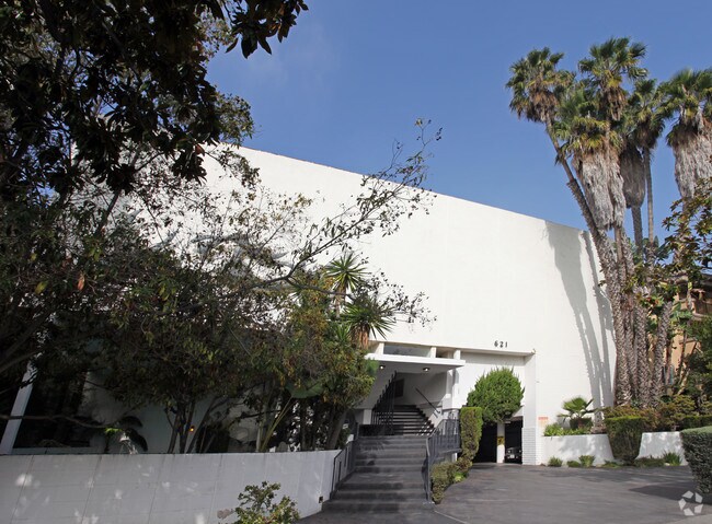 Building Photo - 621 San Vicente Blvd