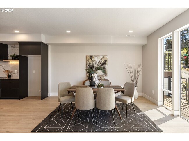 Building Photo - 617 SW Lobelia St