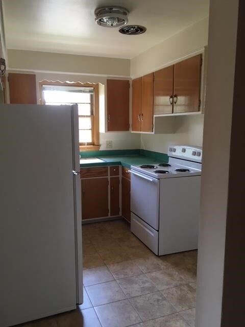 Building Photo - 925 Haywood Dr