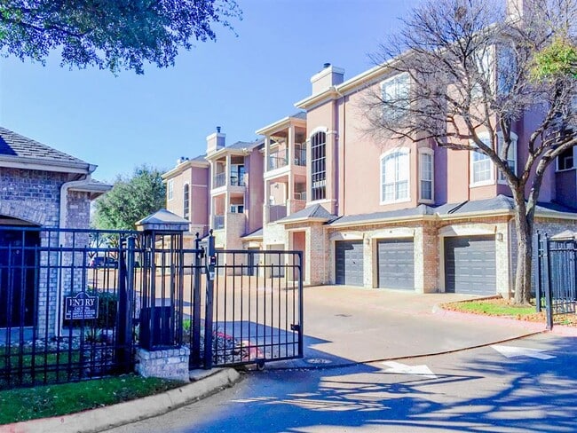 Building Photo - Bentley Place Apartments