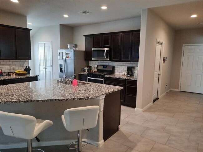 Building Photo - 3326 Sumac Dr