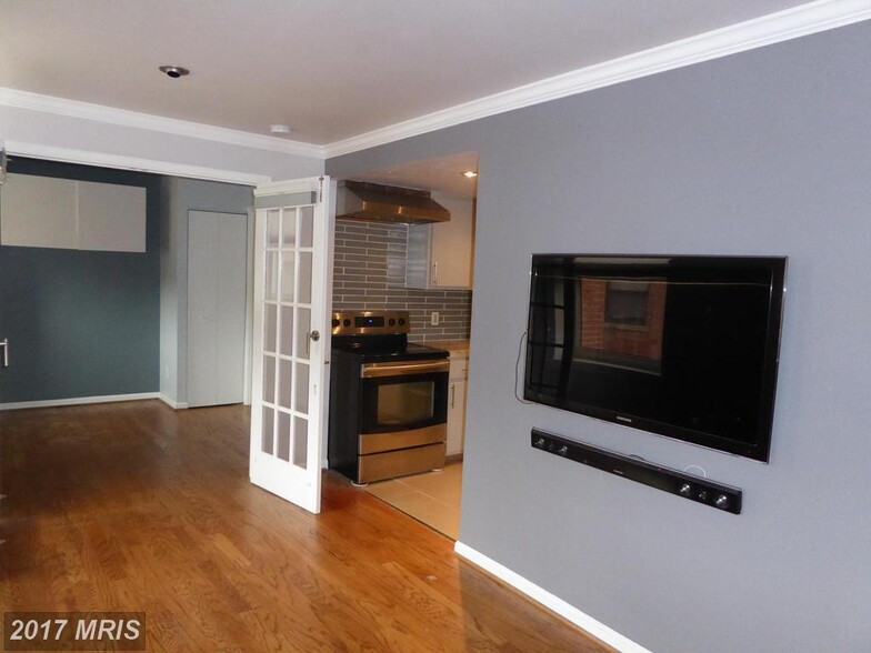 Living Room - 1436 Meridian Pl NW