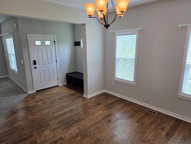Building Photo - 5555 S Prairie View Dr
