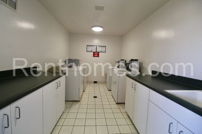 Building Photo - La Jolla, 5383 Chelsea St #104, Beautiful Ocean Views, Controlled Access Building and Parking!