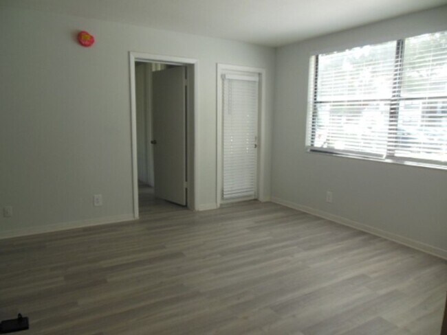 Building Photo - ONE BEDROOM ONE BATHROOM! WATERFRONT COMMUNITY!