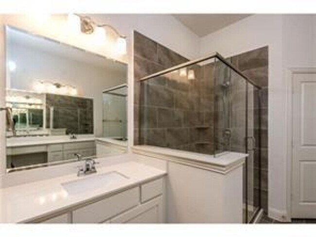 Building Photo - 7108 Mitchell Dr