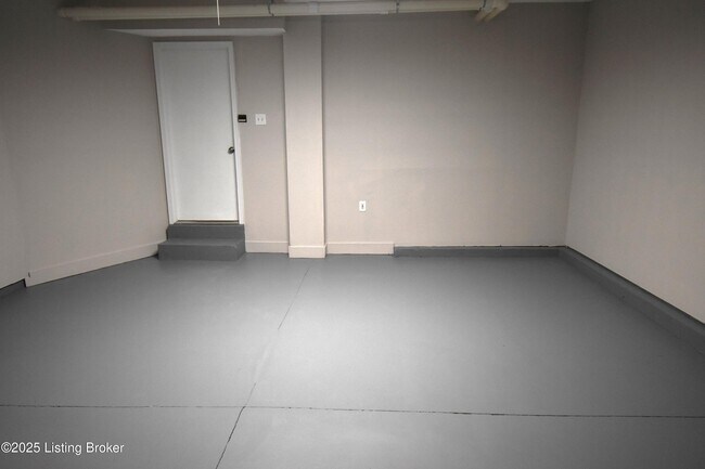 Building Photo - 4313 Hickoryview Dr