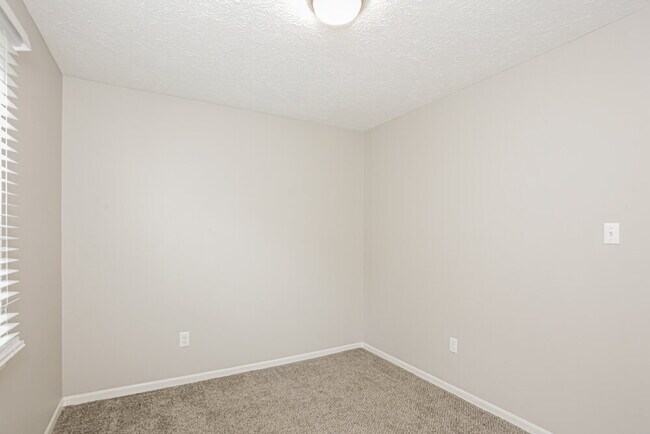 Building Photo - 6682 Dunsany Ct