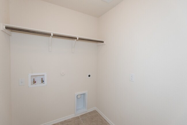 Building Photo - Updated Southeast Austin Single Story - Move In Ready!