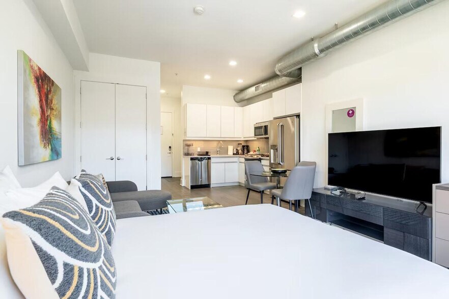 Building Photo - 1414 Grand St