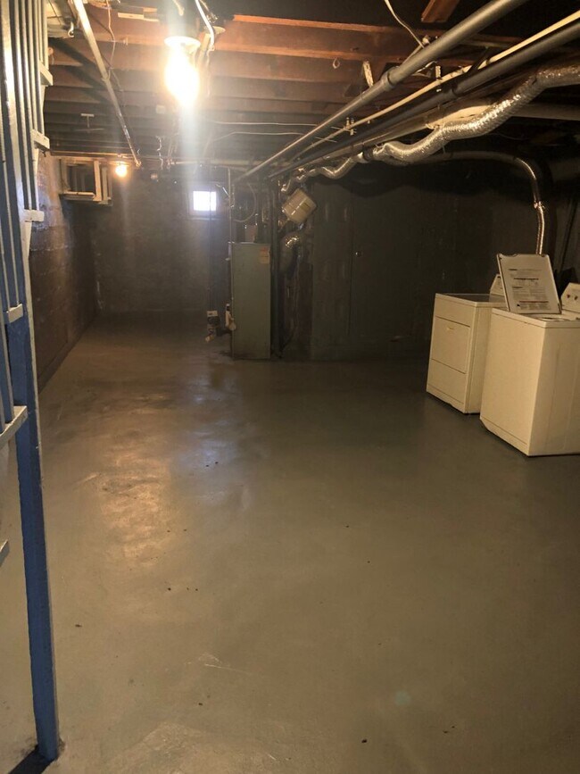 Building Photo - Discover this well-maintained 3-bedroom, 2-bath home in Baltimore, MD,