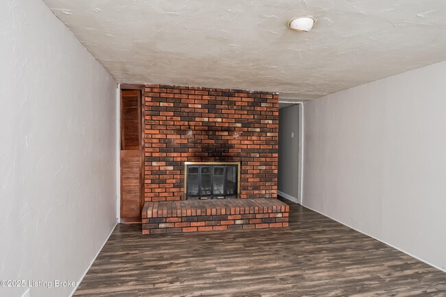 Building Photo - 8204 Rochelle Rd