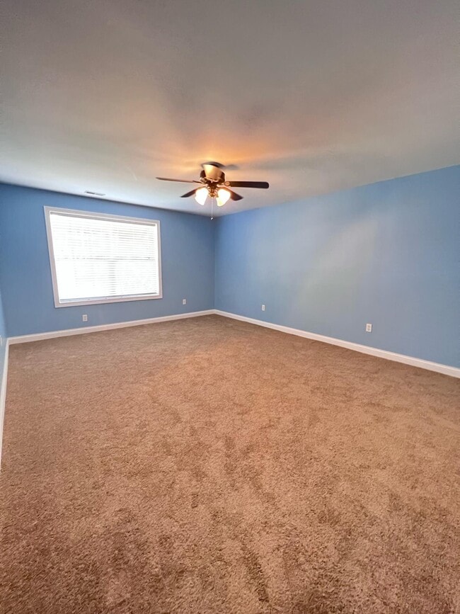Building Photo - 212 Lakeside Dr