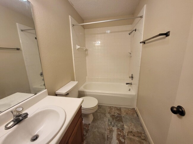Building Photo - 1202 Shiloh Dr