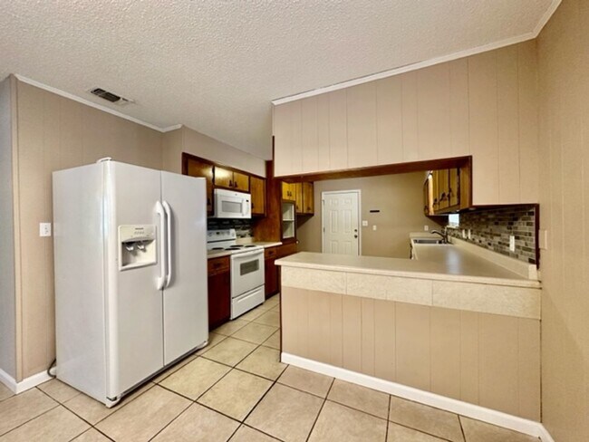 Building Photo - Spacious 3 Bedroom Duplex for Rent in Nice...