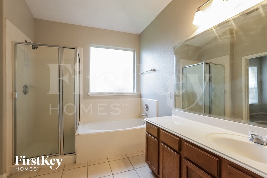 Building Photo - 21035 Noelle Ct