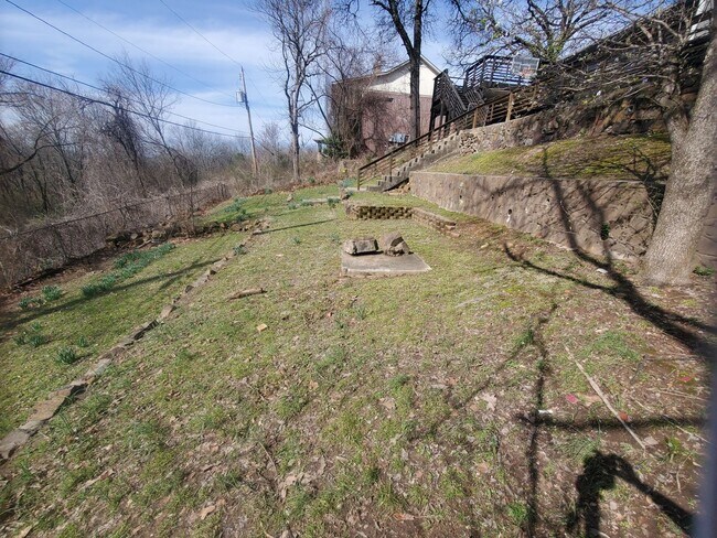 Building Photo - Cal Peggy 501 676 1758