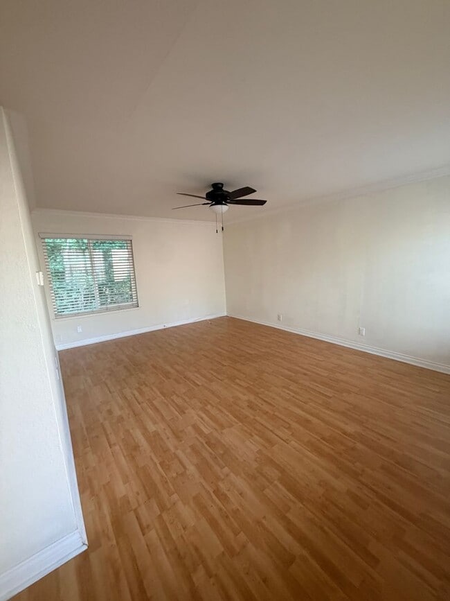 Building Photo - 5648 E Vista Del Cerro