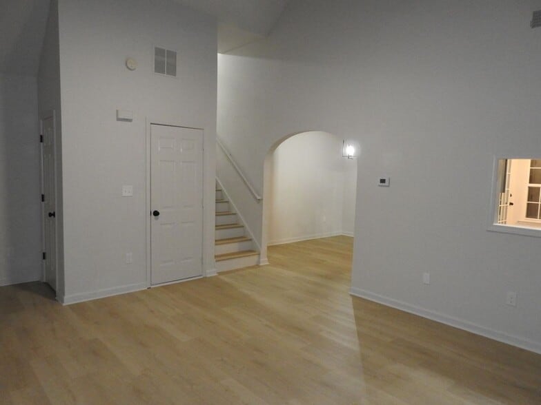 Building Photo - 101 Rampart St