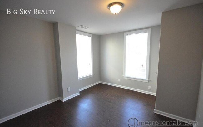 Building Photo - 452 W 3rd Ave