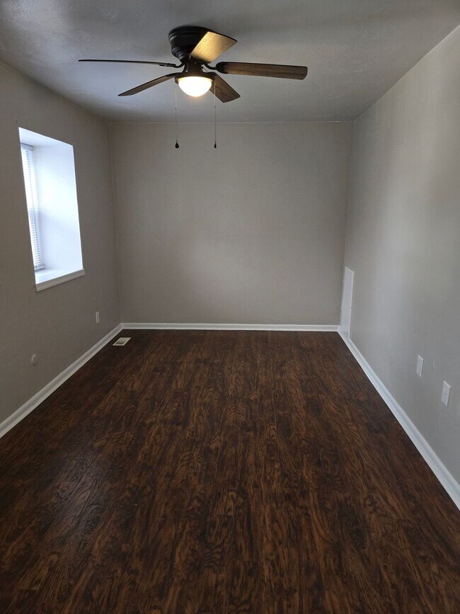 Building Photo - Move In Ready!!