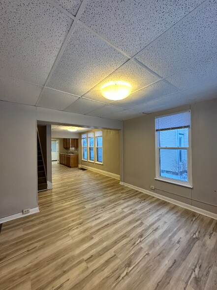 Building Photo - 524 W Beardsley Ave