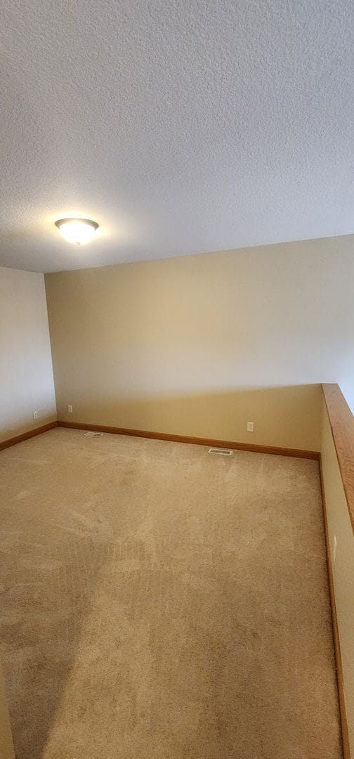 Building Photo - 2 Bed 2.5 Bath Townhome