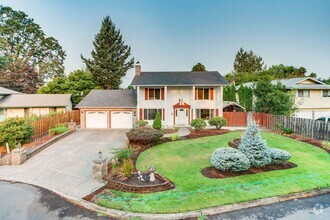 Building Photo - Large colonial home in NE Hillsboro