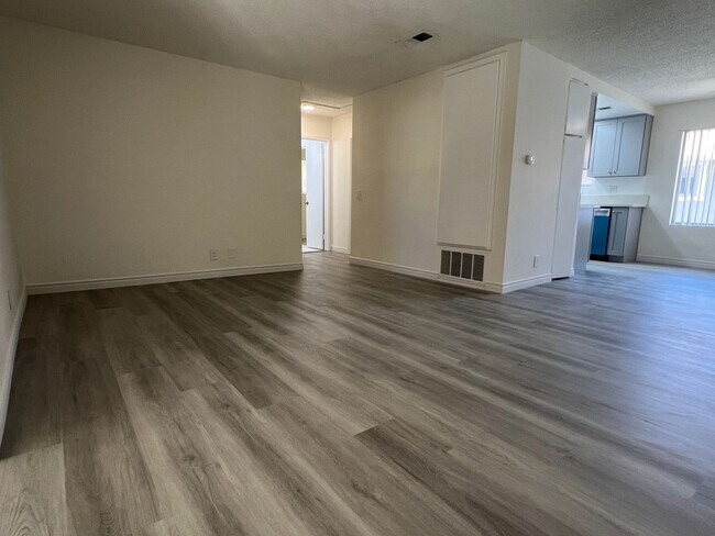 Building Photo - 221 Grayson Way