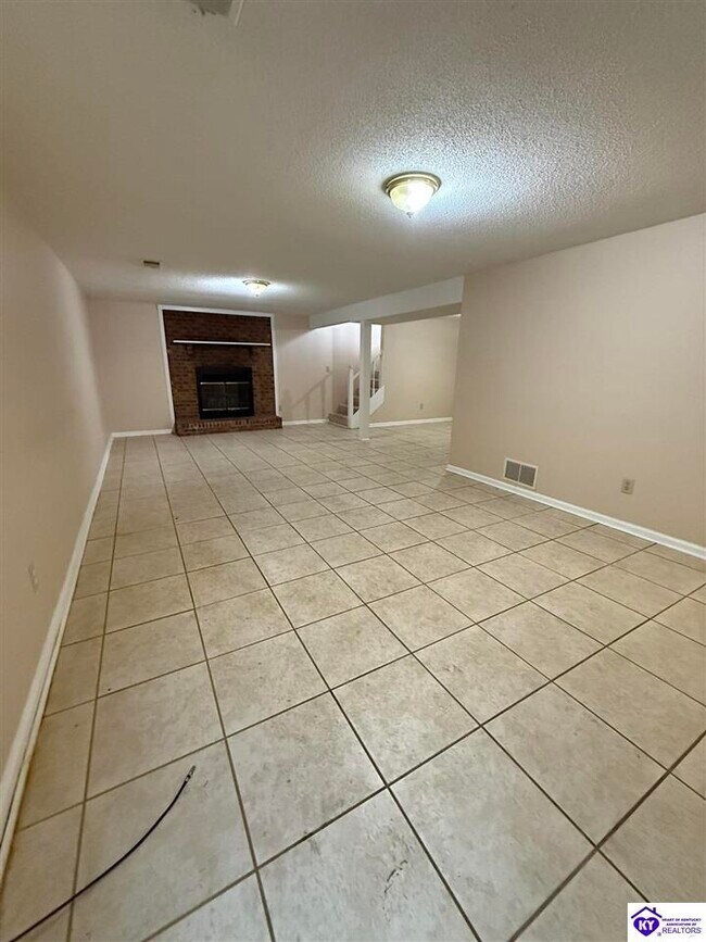 Building Photo - 114 Monroe St