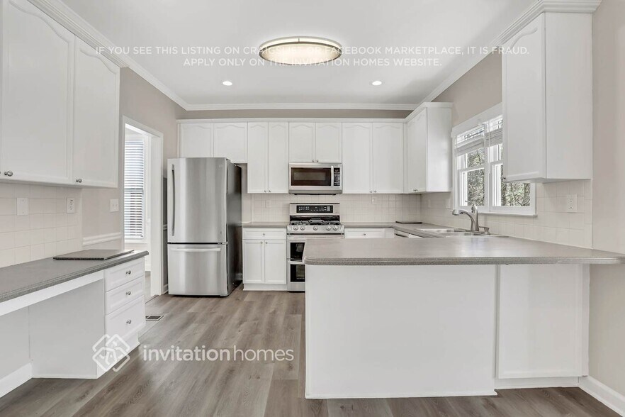 Building Photo - 4894 Day Lily Way