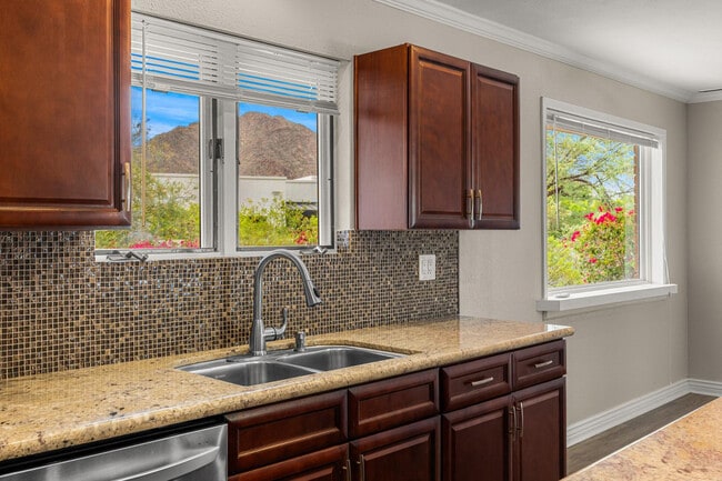 Building Photo - 6724 N 58th Pl